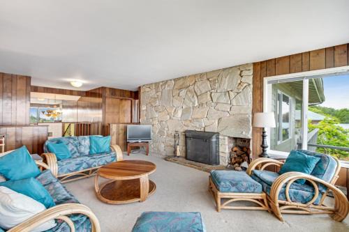 Lopez Island House | Pet-Friendly Davis House on the Bay with Great Amenities