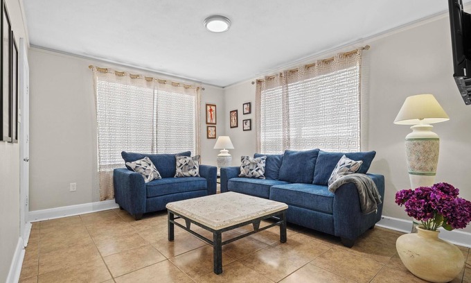 Davis Islands Apartment | Davis Islands 1 Bedroom: Pet-Friendly Grecian Getaway