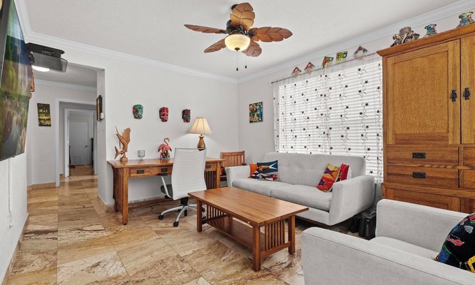 Davis Islands Apartment | Davis Islands Urban Fiesta: 10/10 Rated with Kitchen & Breakfast