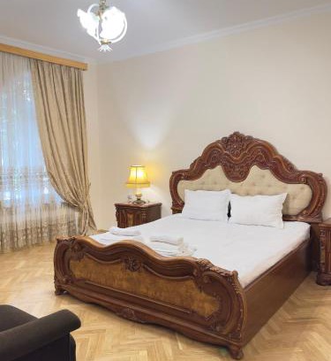 Avlabari Apartment | Family-Friendly Davit's Apartment 21 with Perfect Ratings