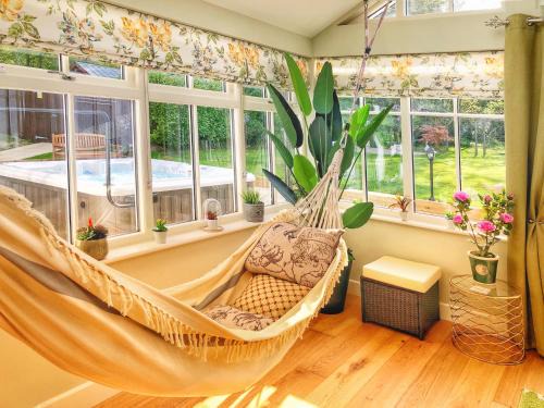 Broad Oak Villa | Discover Daweswood Guest Suite: Hot Tub & Pet-Friendly Retreat