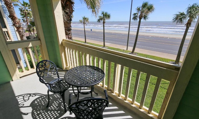Galveston Apartment | Exceptional Dawn 625: Oceanfront Comfort & Private Pool