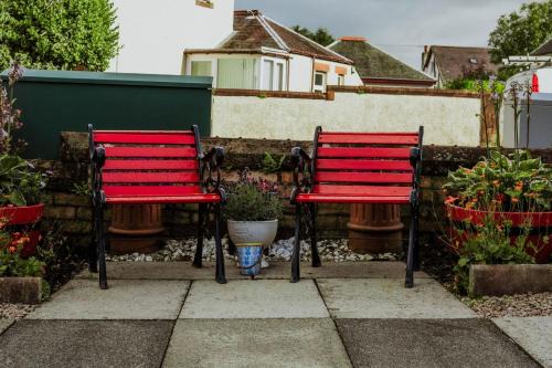 Largs House | Beautiful Dawn Break Guest House - Rated 9.3/10!