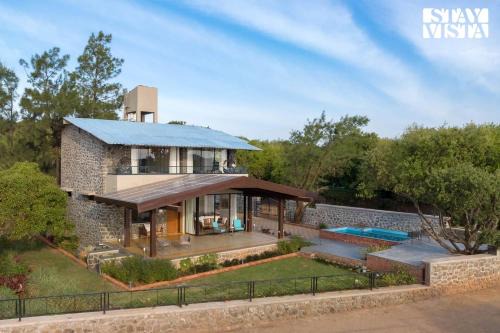 Bajarwadi Villa | Elegant Dawn Ecstasy: Hill-View Villa with Pool & Games