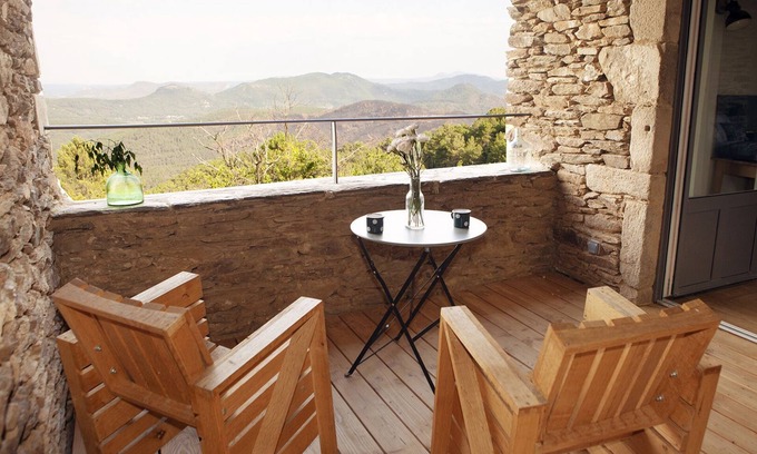 Malbosc Bed & Breakfast | Delightful Dawn of Fourniels Etoile with Kitchen & Breakfast