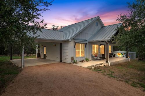 Dripping Springs House | Day Drippin' Farm-stay