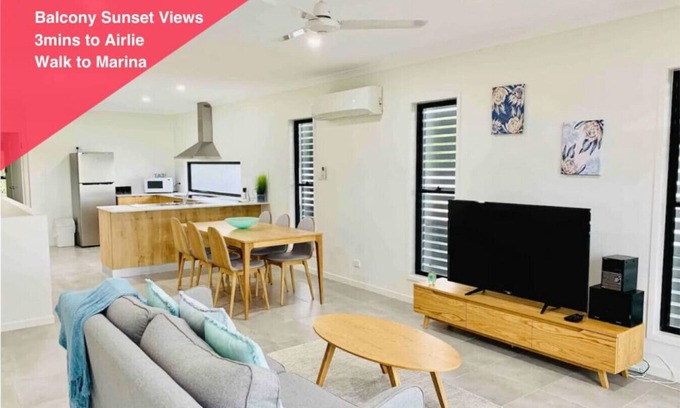 Whitsundays Villa | Idyllic Airlie Beach: Ocean Views & Steps to the Boardwalk