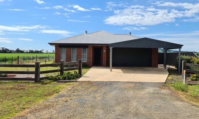 Smeaton House | Daylesford Smeaton Modern Country House is perfect for a familiy or small group