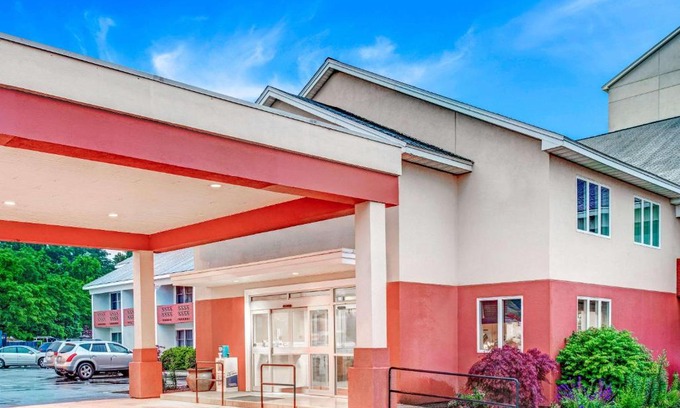 Methuen Hotel | Comfortable Days Hotel by Wyndham Methuen with Great Amenities