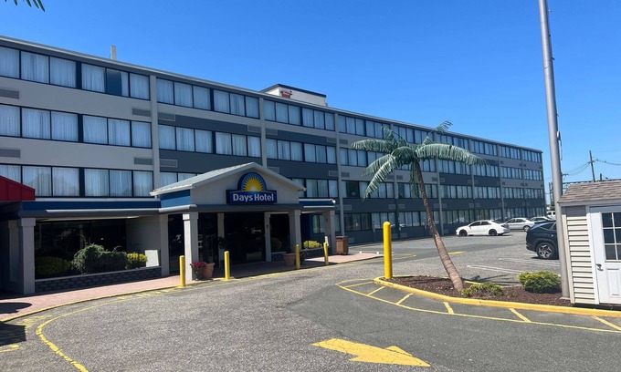 East Brunswick Hotel | Days Hotel & Conference Center by Wyndham East Brunswick