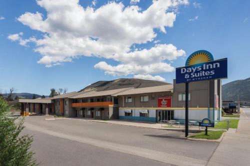 Heart of Missoula Hotel | Pet-Friendly Days Inn & Suites in Downtown Missoula