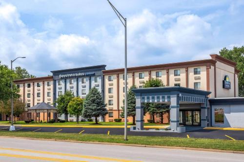 Hammond Hotel | Comfortable Days Inn & Suites: Pet-Friendly with Pool