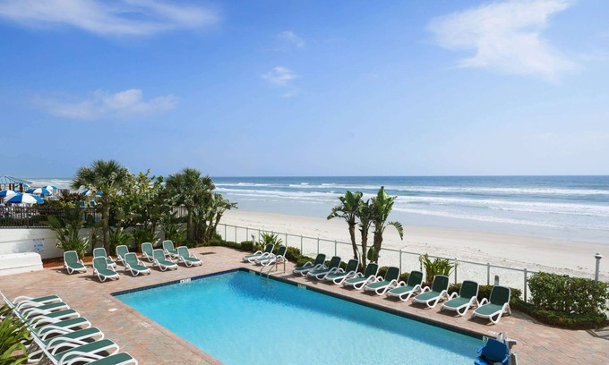 Van Valzah Hotel | Beachfront Bliss at Days Inn by Wyndham Daytona Oceanfront