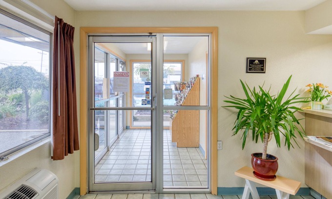 New Philadelphia Hotel | Comfortable Stay at Days Inn by Wyndham New Philadelphia