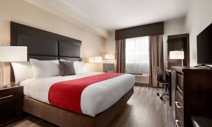 100 Mile House Hotel | Discover Days Inn by Wyndham 100 Mile House: Family-Friendly Stay