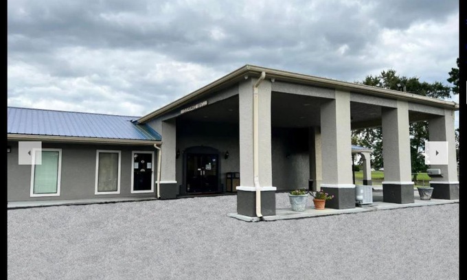 De Funiak Springs Hotel | Pet-Friendly Days Inn by Wyndham DeFuniak Springs Awaits