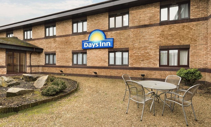 Abington Hotel | Eco-Friendly Comfort at Days Inn by Wyndham Abington M74