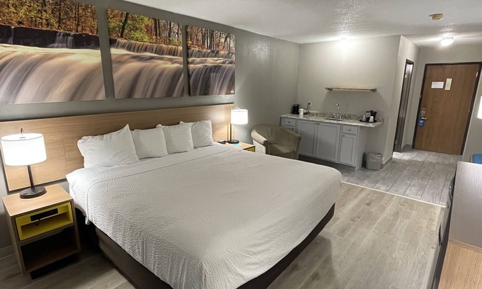 Alpena Hotel | Enjoy Relaxing Retreats at Days Inn by Wyndham Alpena