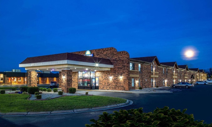 Anderson Hotel | Budget-Friendly Days Inn by Wyndham Anderson IN with Breakfast