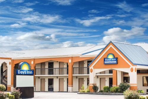 Athens Hotel | Budget-Friendly Days Inn by Wyndham Athens with Unique Amenities