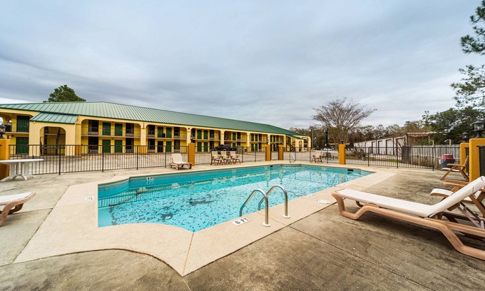 Atmore Hotel | Days Inn by Wyndham Atmore