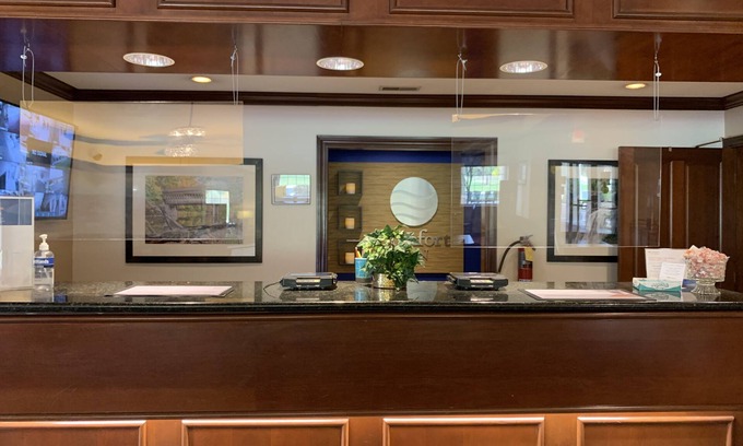 Austintown Hotel | Budget-Friendly Stay at Days Inn by Wyndham Austintown