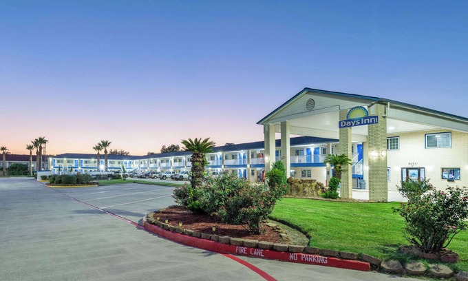 Baytown Hotel | Comfortable Stay at Days Inn by Wyndham Baytown Garth Road