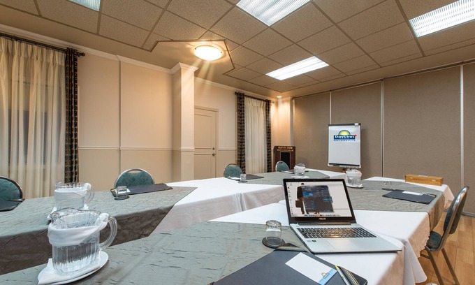 Berthierville Hotel | Pet-Friendly Days Inn Berthierville with Great Amenities