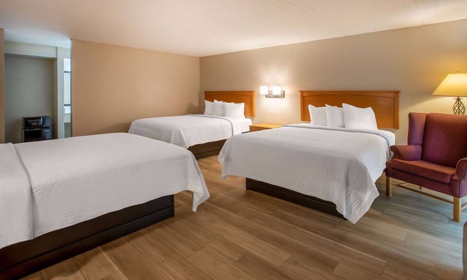 Birch Run Hotel | Budget-Friendly Days Inn by Wyndham Birch Run with Breakfast