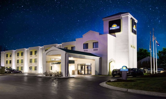 Blue Springs Hotel | Budget-Friendly Days Inn by Wyndham Blue Springs Awaits