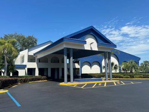 Crystal River Hotel | Enjoy Oceanfront Comfort at Days Inn by Wyndham Crystal River