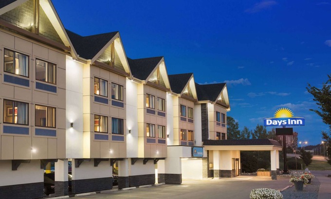 Montgomery Hotel | Comfortable Days Inn by Wyndham Calgary Northwest Awaits