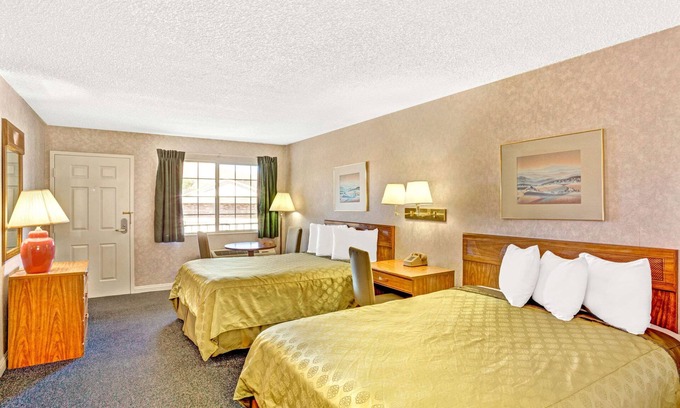 Carson City Hotel | Comfortable Days Inn by Wyndham Carson City with Spa and Breakfast