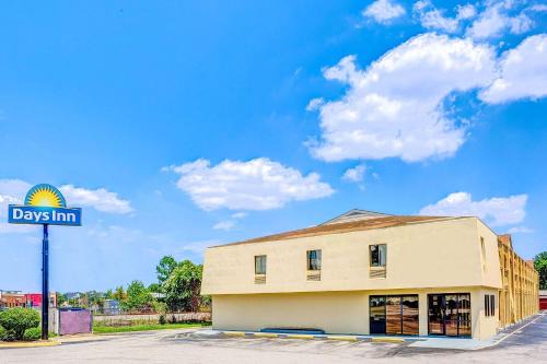 Chesapeake Hotel | Convenient Stay at Days Inn by Wyndham Chesapeake