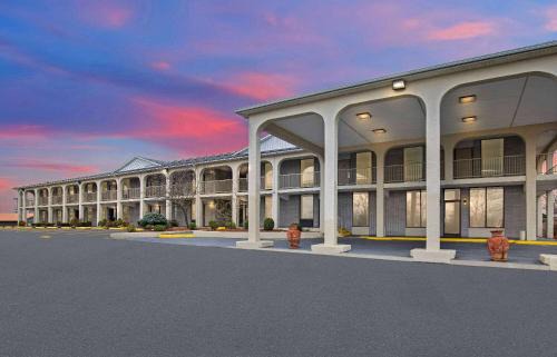 Columbia Hotel | Comfortable Days Inn by Wyndham Columbia, Pet-Friendly Stay