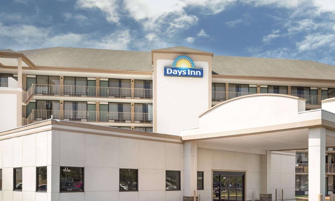 Columbus Hotel | Convenient Days Inn by Wyndham Columbus-North Fort Moore