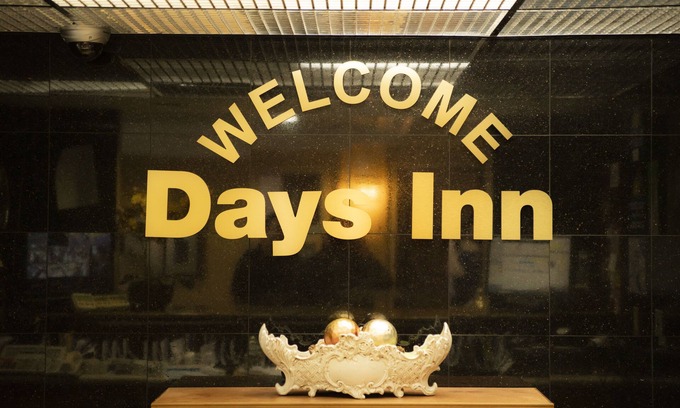 Concord Hotel | Comfortable Days Inn by Wyndham Concord with Pool & Spa