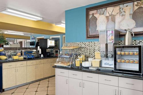 Conway Hotel | Comfortable Stay at Days Inn by Wyndham Conway for Families