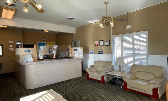 Deming Hotel | Relax at Days Inn by Wyndham Deming: Pet-Friendly Oasis
