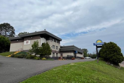 Endion Hotel | Pet-Friendly Days Inn by Wyndham Duluth Lakewalk Retreat