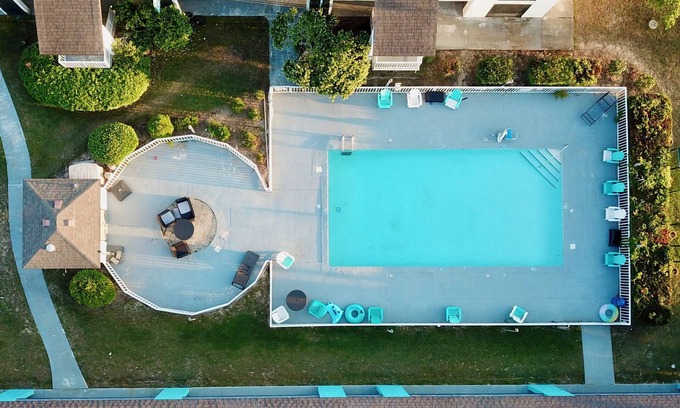 Niceville Hotel | Convenient Stay at Quality Inn Near Eglin AFB with Pool