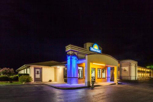 El Reno Hotel | Comfortable Stay at Days Inn by Wyndham El Reno, Pet Friendly