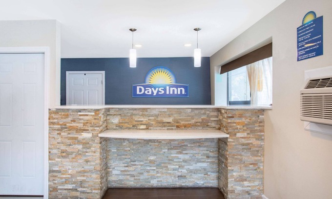 Elmsford Hotel | Budget-Friendly Days Inn by Wyndham Elmsford - Family Amenities