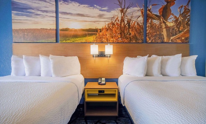 Evansdale Hotel | Convenient Days Inn by Wyndham with Pool & Breakfast