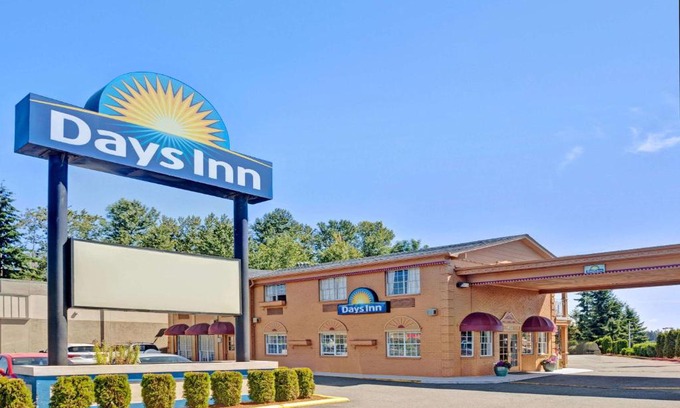 Murphys Corner Hotel | Pet-Friendly Days Inn by Wyndham Everett Awaits You!
