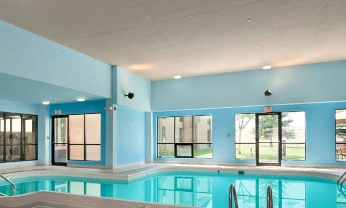 Fargo Hotel | Comfortable Stay at Days Inn by Wyndham Fargo with Pool