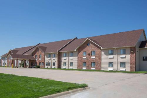 Grand Island Hotel | Comfortable Days Inn by Wyndham in Grand Island, Pet Friendly