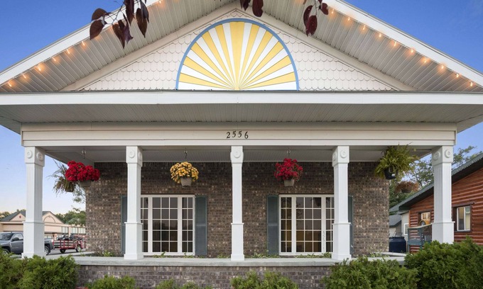 Grayling Hotel | Relax at Days Inn by Wyndham Grayling with Pool & Spa