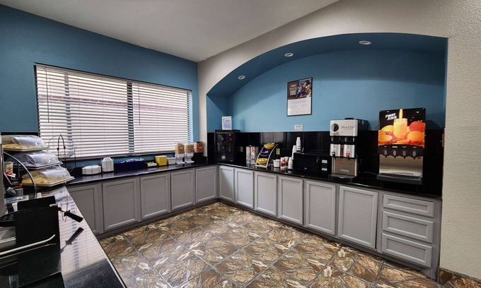 Clear Lake Shores Hotel | Discover Days Inn by Wyndham Kemah: Family-Friendly Getaway