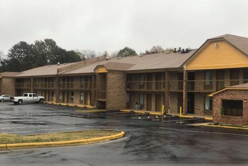 King Hotel | Pet-Friendly Days Inn: Ideal for Families in Winston Salem